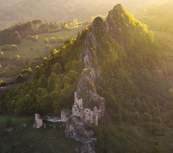 Lednica castle