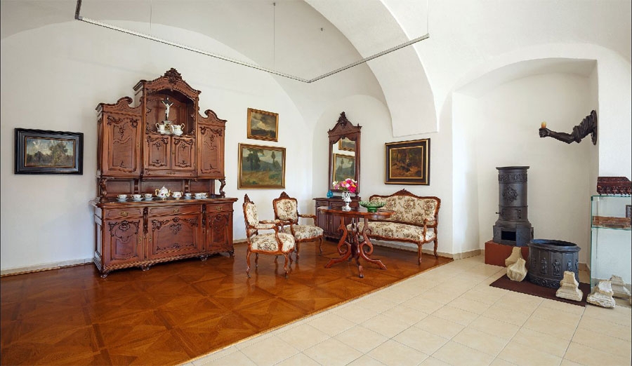Snina Mansion