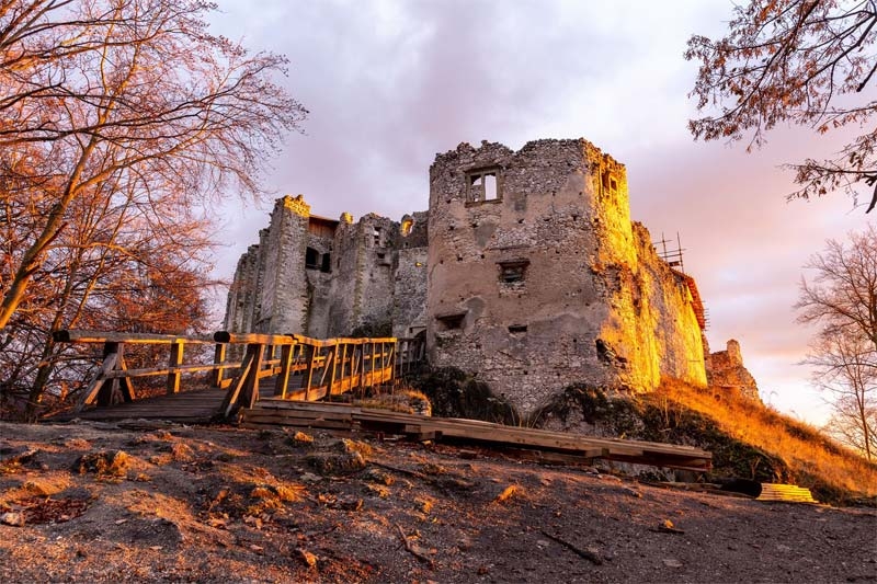 Uhrovec Castle